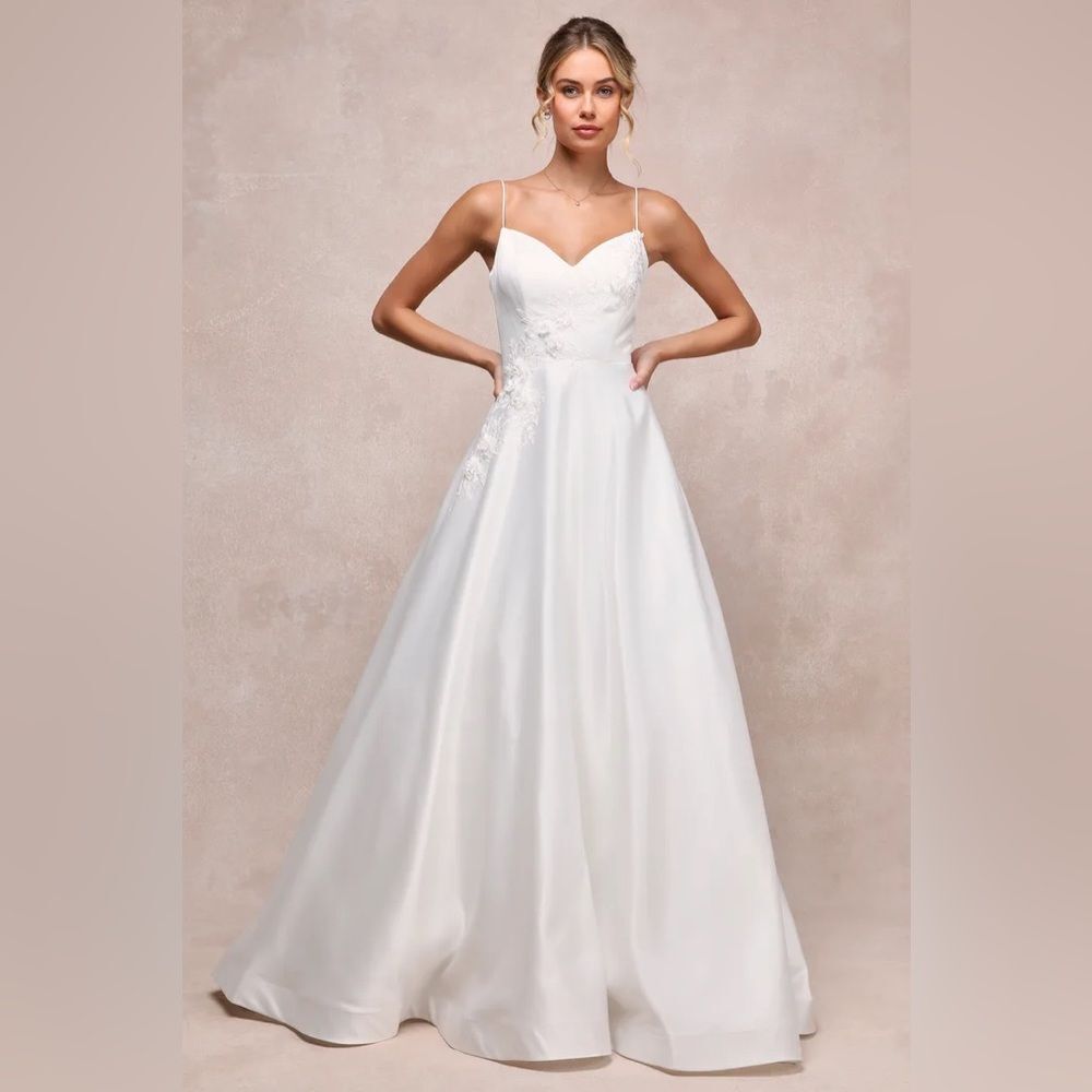 Lulus Luxe Flawless Radiance White Satin Floral Embroidered Maxi Dress Size 2